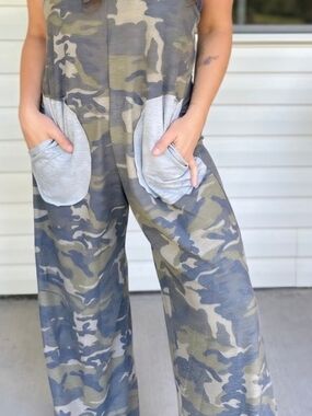 Camo Wide-Leg Jumpsuit with Contrasting Gray Patch Pockets Size 2X